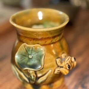 Handcrafted Pottery Ceramic Vase Pot with Floral Plant and Frog design